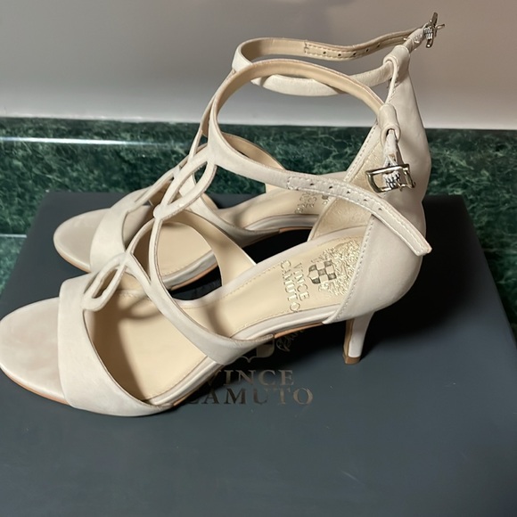 Woman's size 6 sandals - Picture 3 of 5